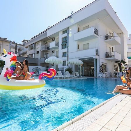 Hotel Giovanella Беллария-Иджеа-Марина Экстерьер фото