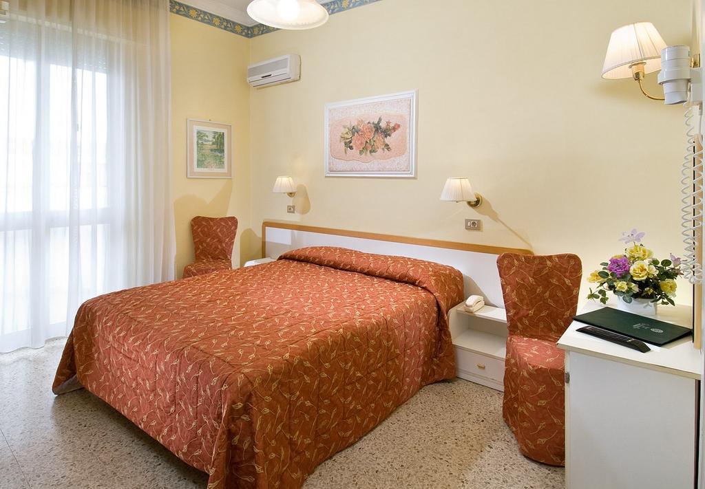Hotel Giovanella Беллария-Иджеа-Марина Экстерьер фото