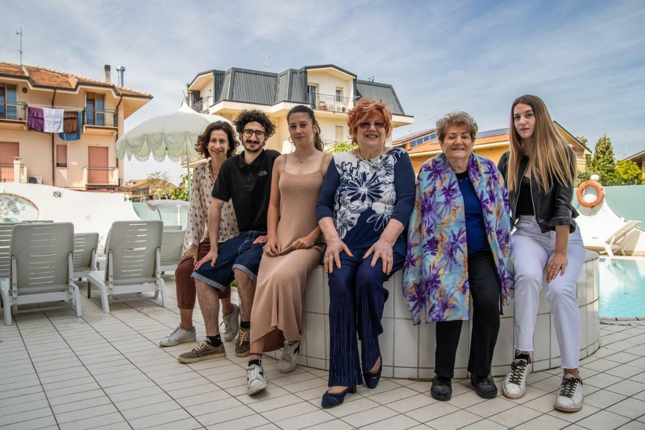 Hotel Giovanella Беллария-Иджеа-Марина Экстерьер фото